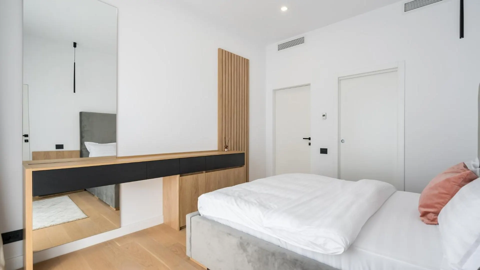 Eden - Elegant Retreat In Rosetti Luxury Apartment Bucharest