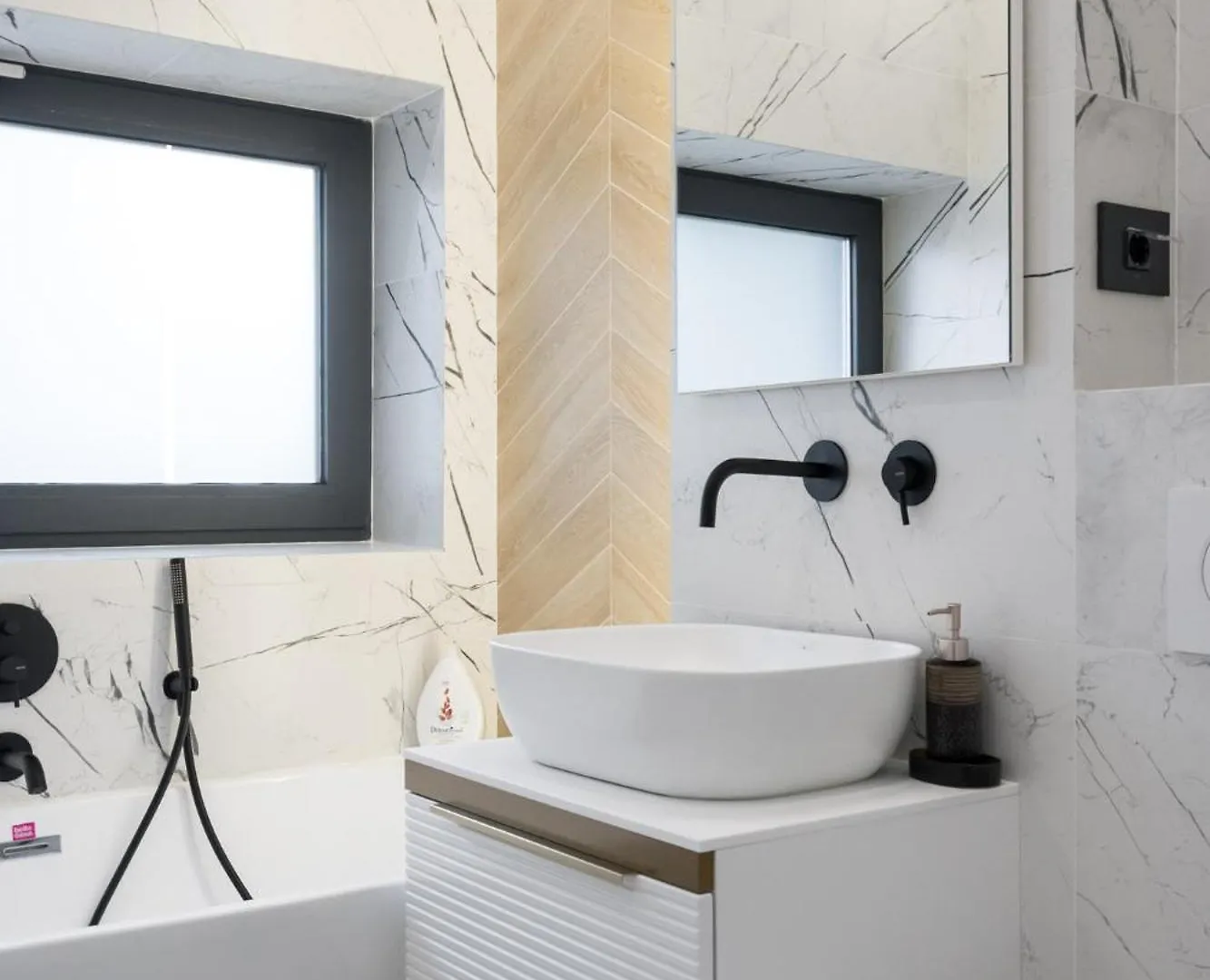 Eden - Elegant Retreat In Rosetti Luxury Apartment Bucharest 0*,  Romania